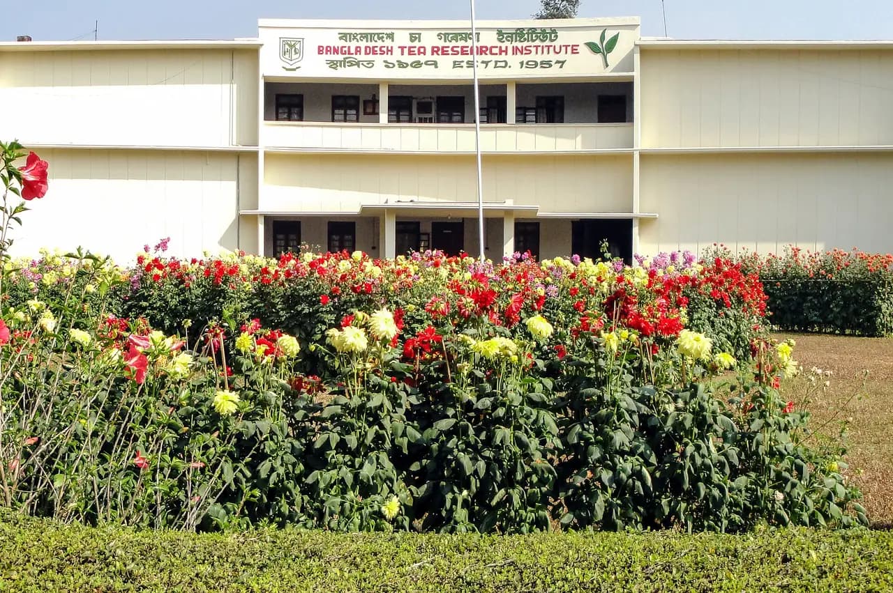 বাংলাদেশ চা গবেষণা ইনস্টিটিউট, মৌলভীবাজার — Bangladesh Tea Research Institute , (west exposure, front) Sreemangal, Maulvibazar District, Sylhet, Bangladesh.