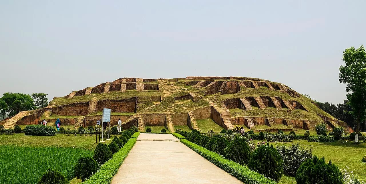 গোকুল মেধ (বেহুলার বাসরঘর), বগুড়া — GOKUL MEDH (Behula Lakshindarer Basar Ghar)