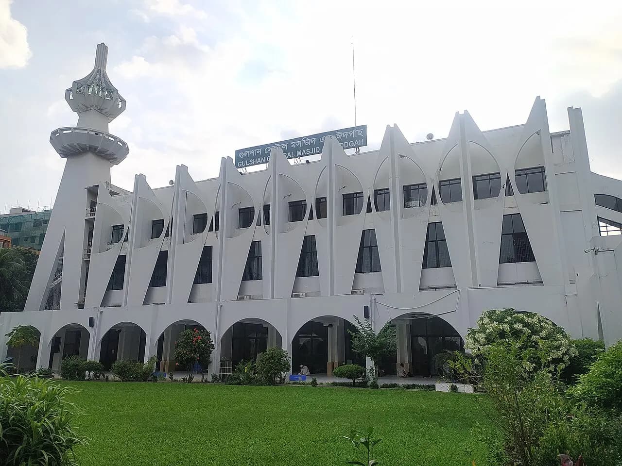 গুলশান কেন্দ্রীয় মসজিদ — ছবি