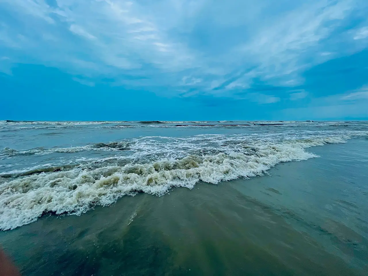 কুয়াকাটা সমুদ্রসৈকত, পটুয়াখালী — Kuakata is a town in southern Bangladesh known for its panoramic sea beach. Kuakata beach is a sandy expanse 18 kilometres long and 3 kilometres wide. From the…