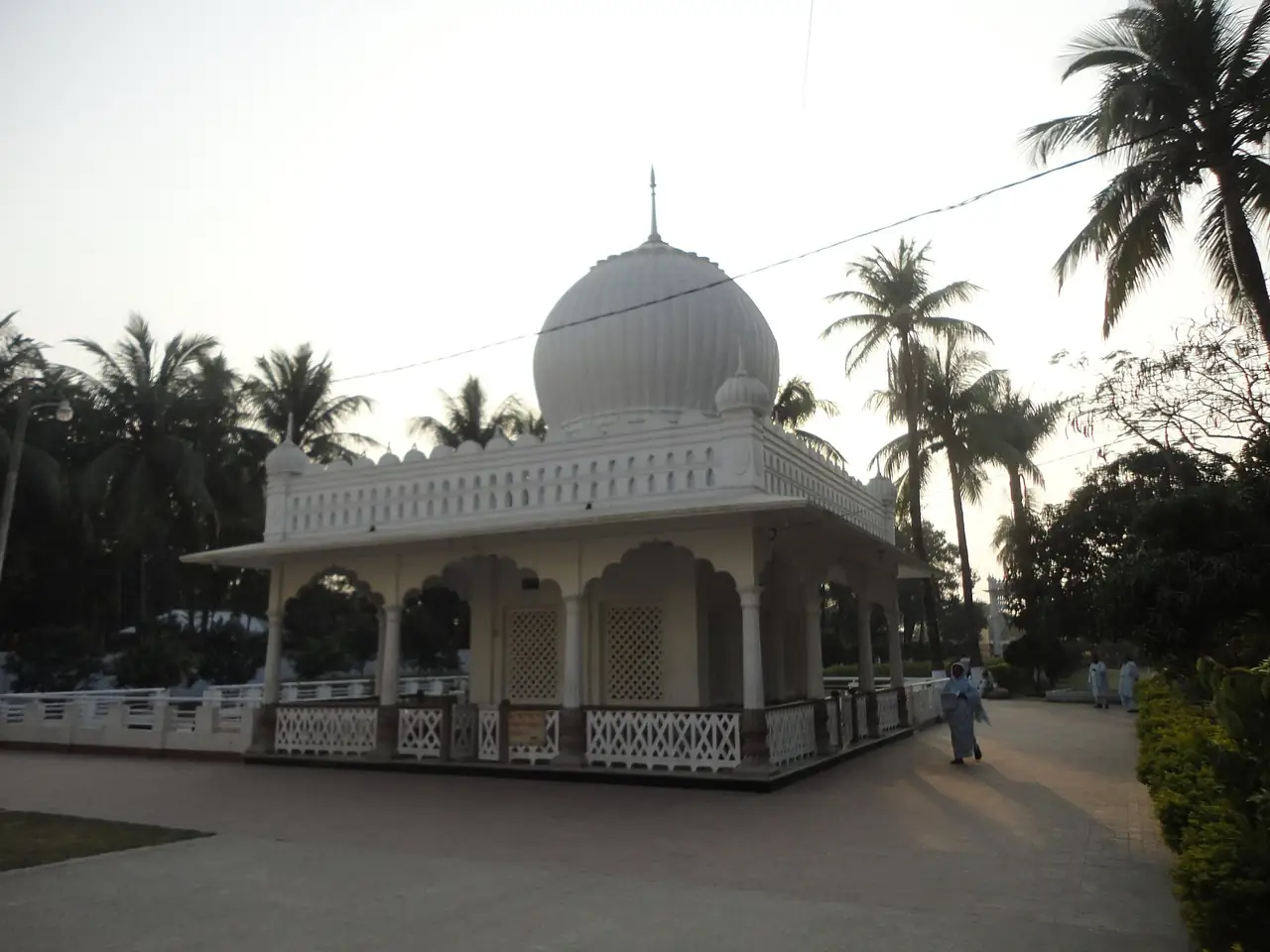 লালন সাঁইয়ের আখড়া ও মাজার, কুষ্টিয়া — Lalon Shah was a prominent Bengali spiritual leader, philosopher and mystic poet. He inspired and influenced may social thinkers including Rabindranath Tagore,…
