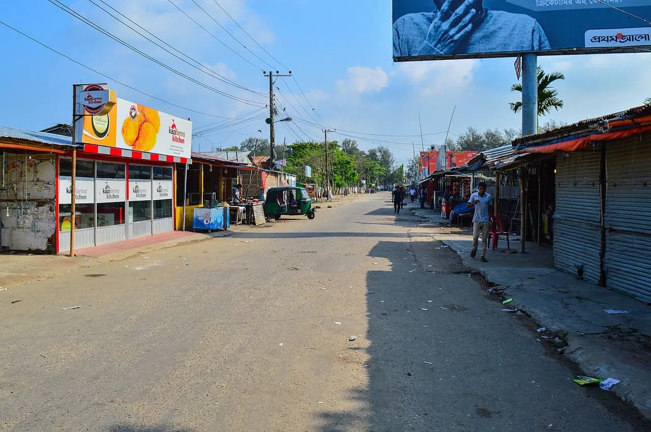 পতেঙ্গা সমুদ্রসৈকত, চট্টগ্রাম — Patenga Sea Beach Road