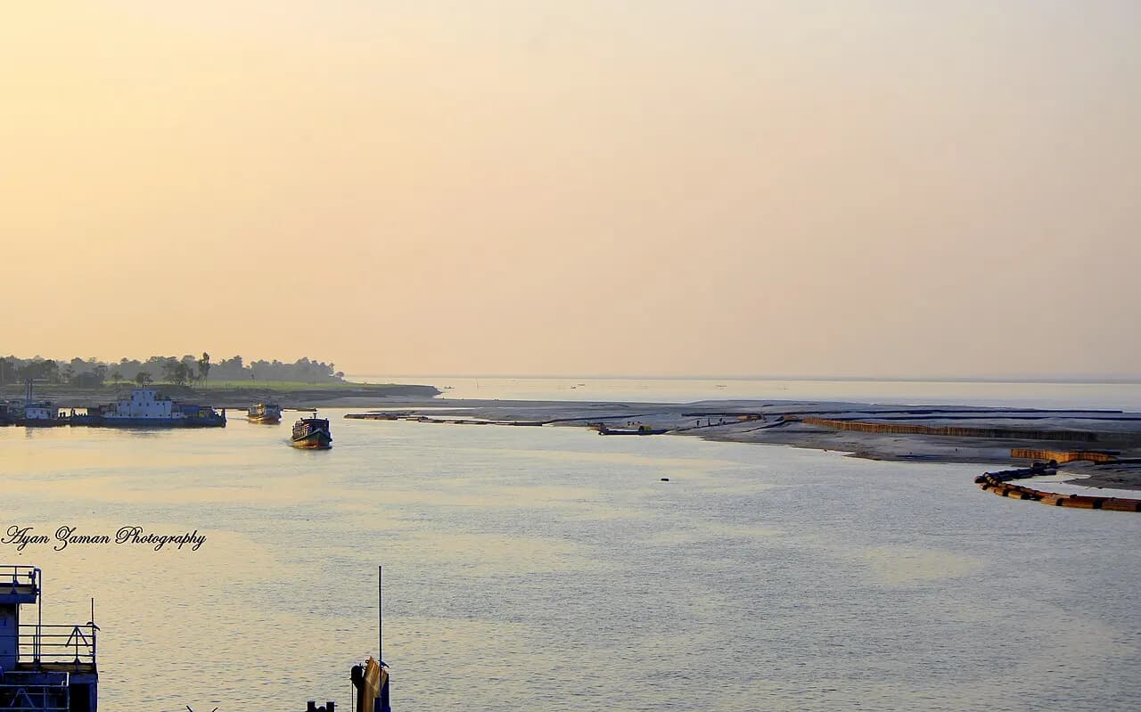 পাটুরিয়া ঘাট — ছবি