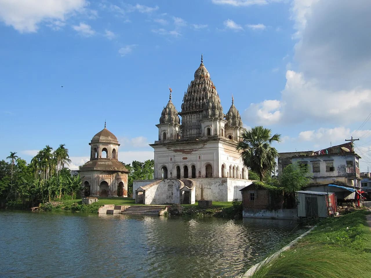 পুঠিয়া মন্দির চত্বর — ছবি