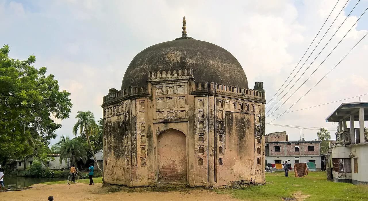 রহনপুর অষ্টভুজী সমাধিসৌধ — ছবি