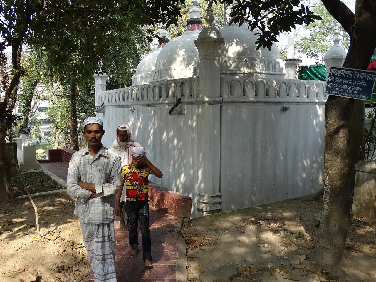 হযরত শাহজালাল (রহ.)-এর মাজার, সিলেট — Men at Shrine of Hazrat Shah Jalal - Sylhet - Bangladesh