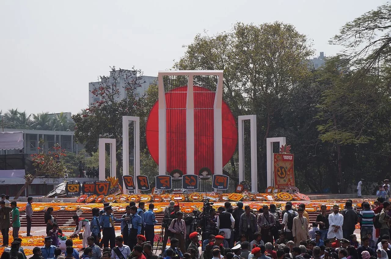 শহীদ মিনার (জাহাঙ্গীরনগর বিশ্ববিদ্যালয়) — ছবি