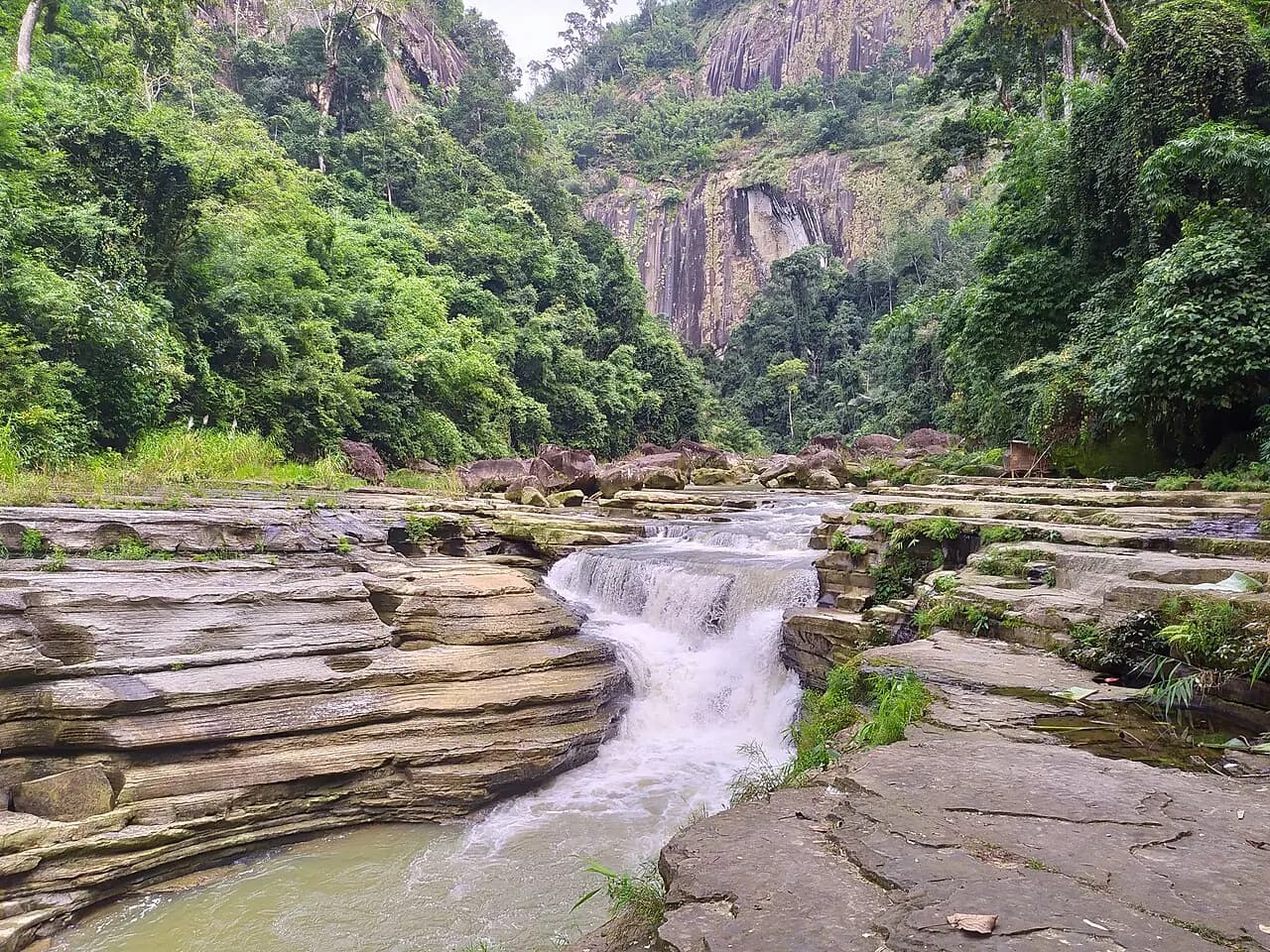 আমিয়াখুম জলপ্রপাত — ছবি