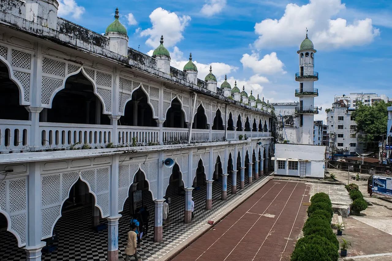 আন্দরকিল্লা শাহী জামে মসজিদ — ছবি