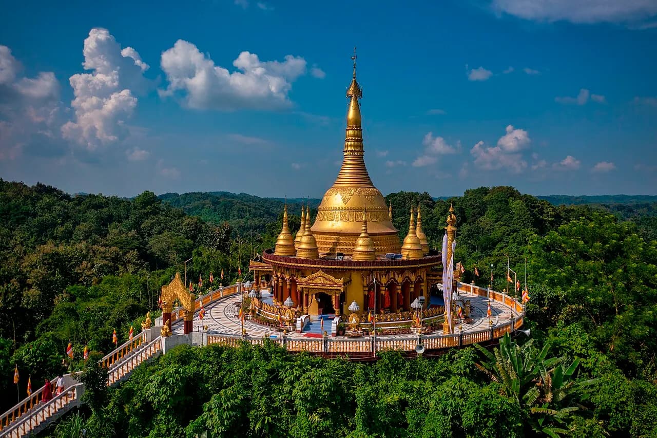বুদ্ধ ধাতু জাদি (স্বর্ণমন্দির), বান্দরবান — Buddha Dhatu Jadi