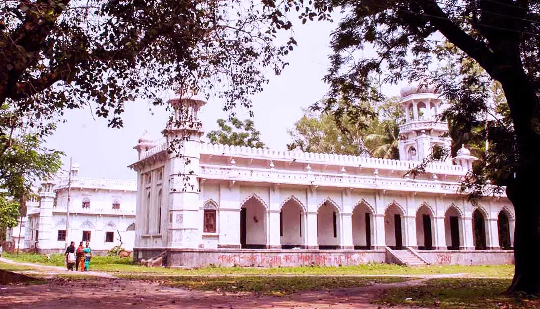 কারমাইকেল কলেজ, রংপুর — Carmichael College, Administrative Building View.