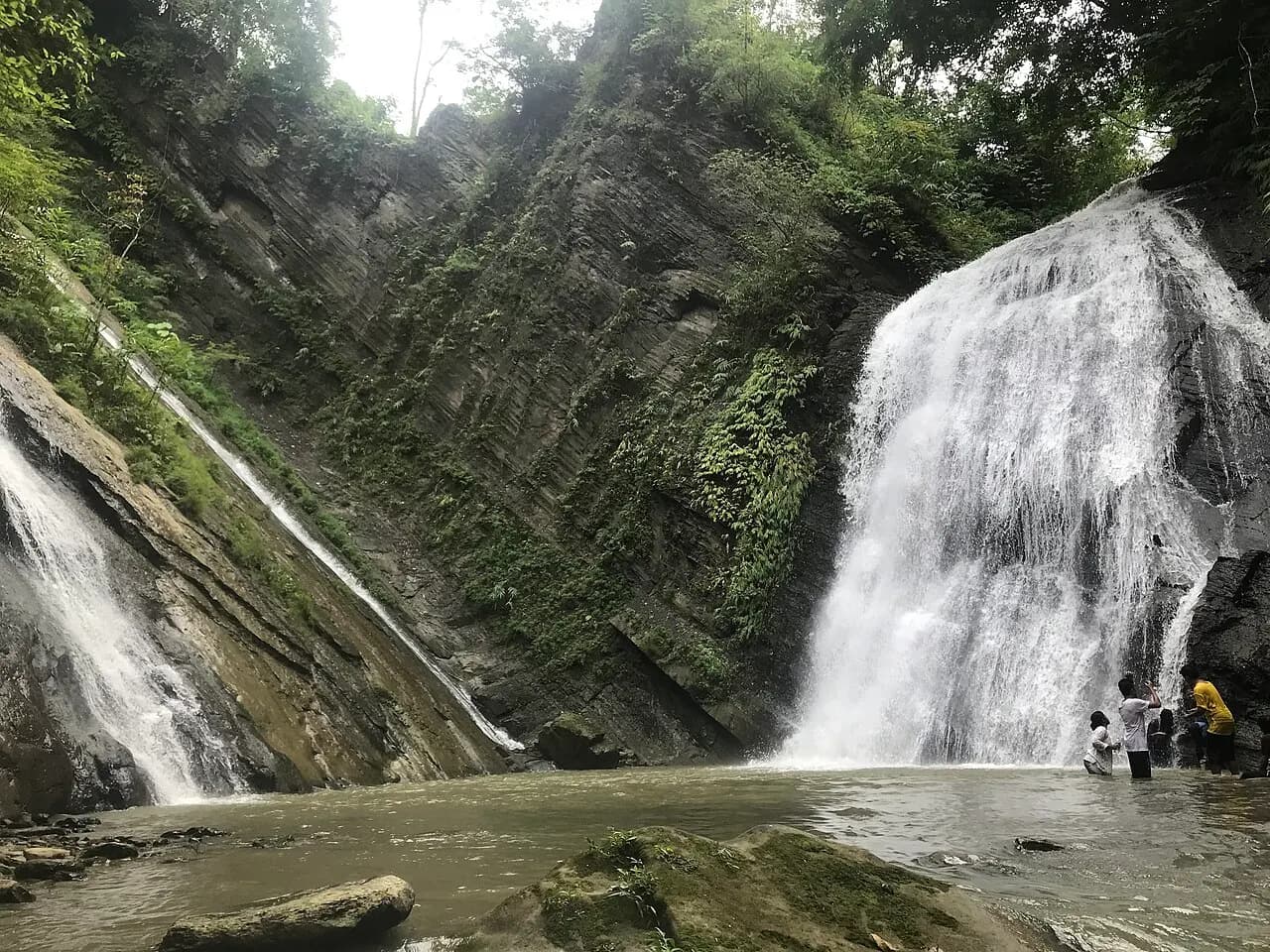 দামতুয়া ঝর্ণা — ছবি