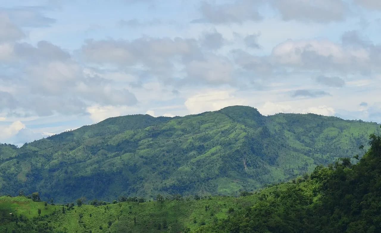 দুমলং — ছবি