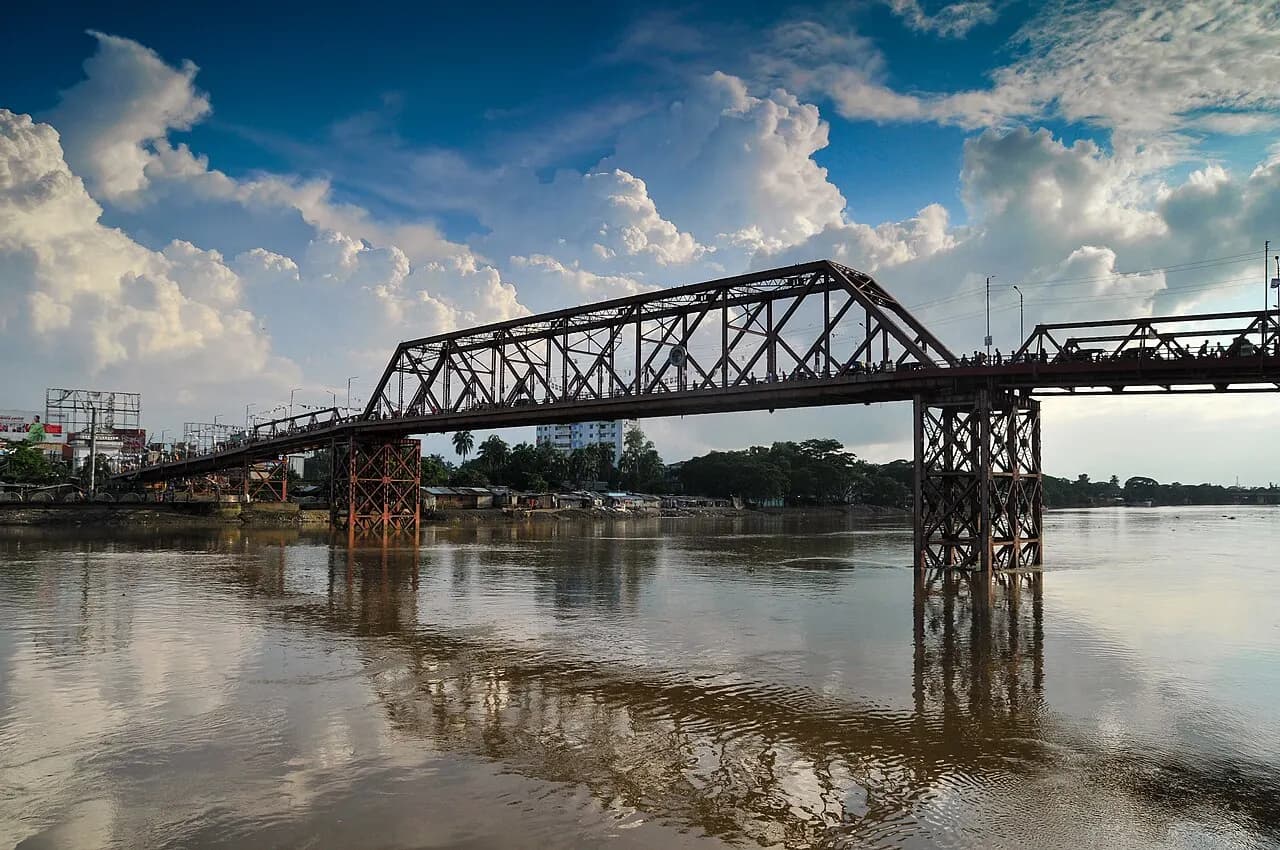 ক্বীন ব্রীজ — ছবি