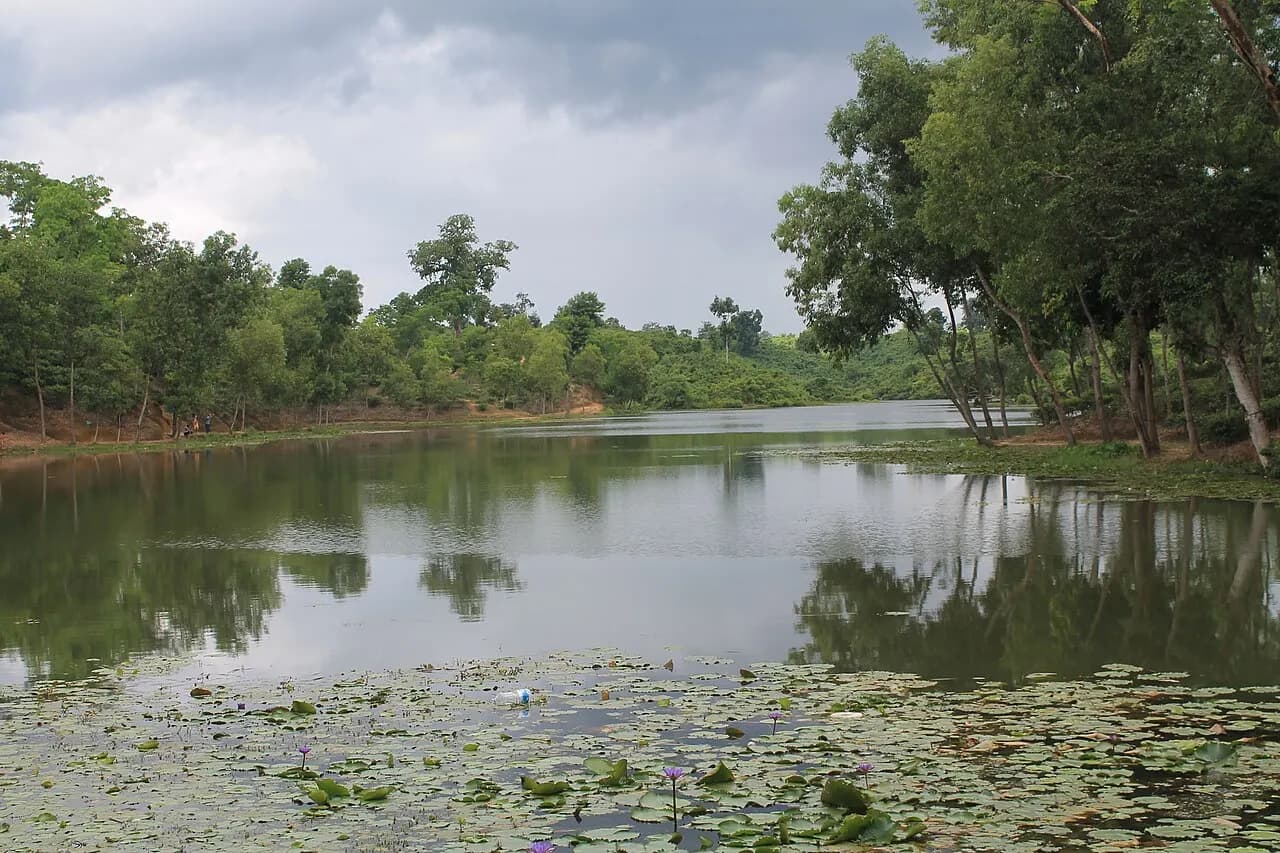 মাধবপুর হ্রদ — ছবি