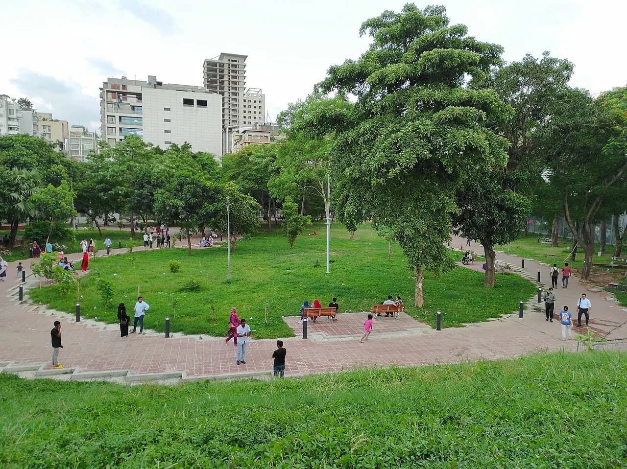 শহীদ ডা. ফজলে রাব্বি পার্ক — ছবি