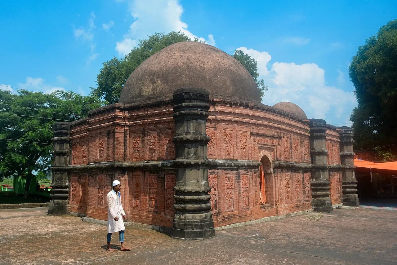 Sura Mosque — photo
